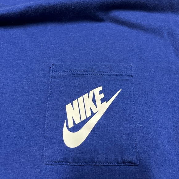 Nike Shirt - Picture 3 of 4